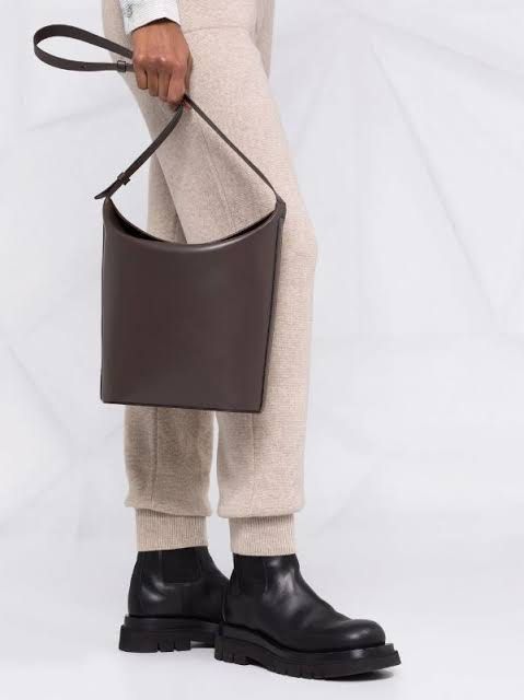 Aesther Ekme Sway Leather Bucket Bag (Ganache), Women's Fashion, Bags ...