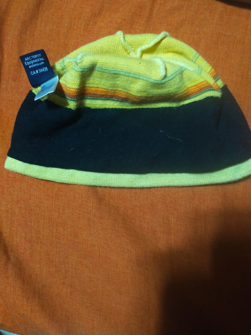 Arcteryx beanie arc'teryx (Category: Caps & Hats) located in Valenzuela. Submitted by rektasource.ph (Listing ID 1226631940, Image 3). Description: arcteryx beanie **true color is on the 2nd photo** color may vary due to lighting osfa on tag.
