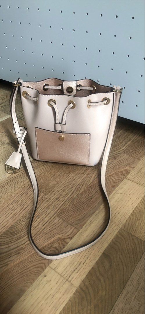 Michael kors best sale light pink handbag