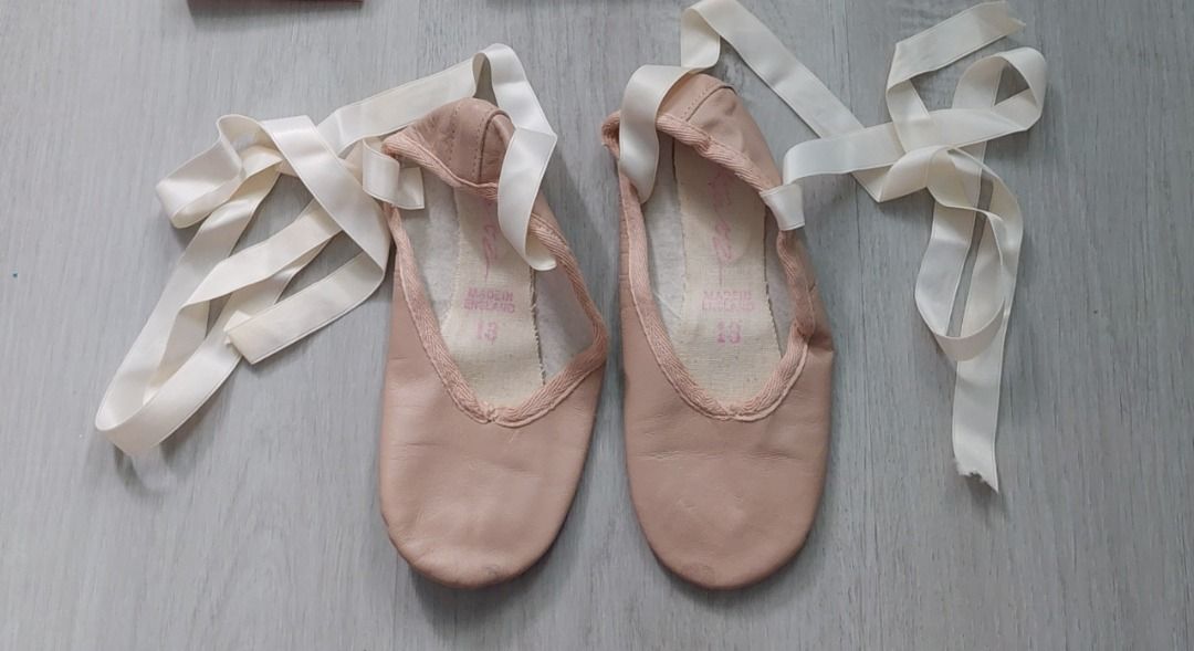 Childrens ballet discount shoes with ribbons