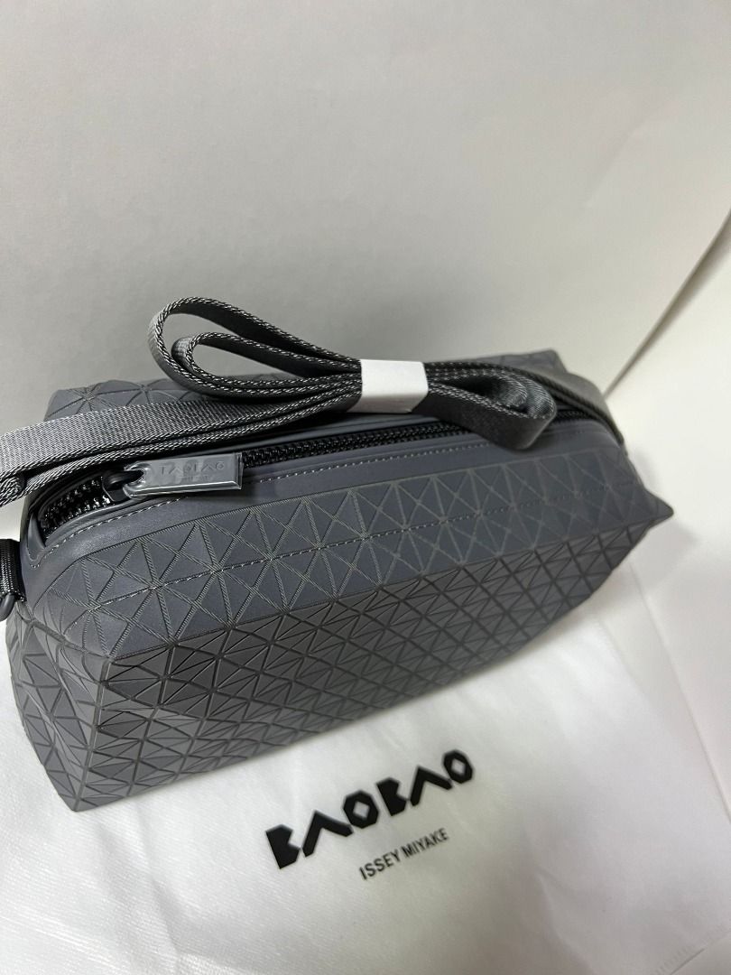 現貨*BAO BAO ISSEY MIYAKE SADDLE BAG ONE-TONE 斜揹包/單肩包- GRAY