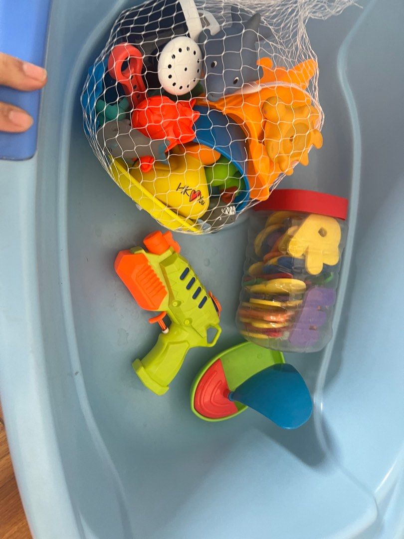 Bathtub with bath toys set (Category: Bathtub & Bath Accessories) located in Quezon City. Submitted by liz.ty (Listing ID 1226570682, Image 2). Description: Original plastic bathtub by Orocan. Very sturdy. -used for a year only Bath toys in net - brand new. (Rubber duck, Shovel, pail etc for beach also) Floating boat toy, used a few times only Water gun - wash but never been used Foam letters - well used but still in good condition. .