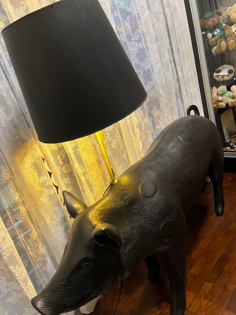 Pig lamp outlet