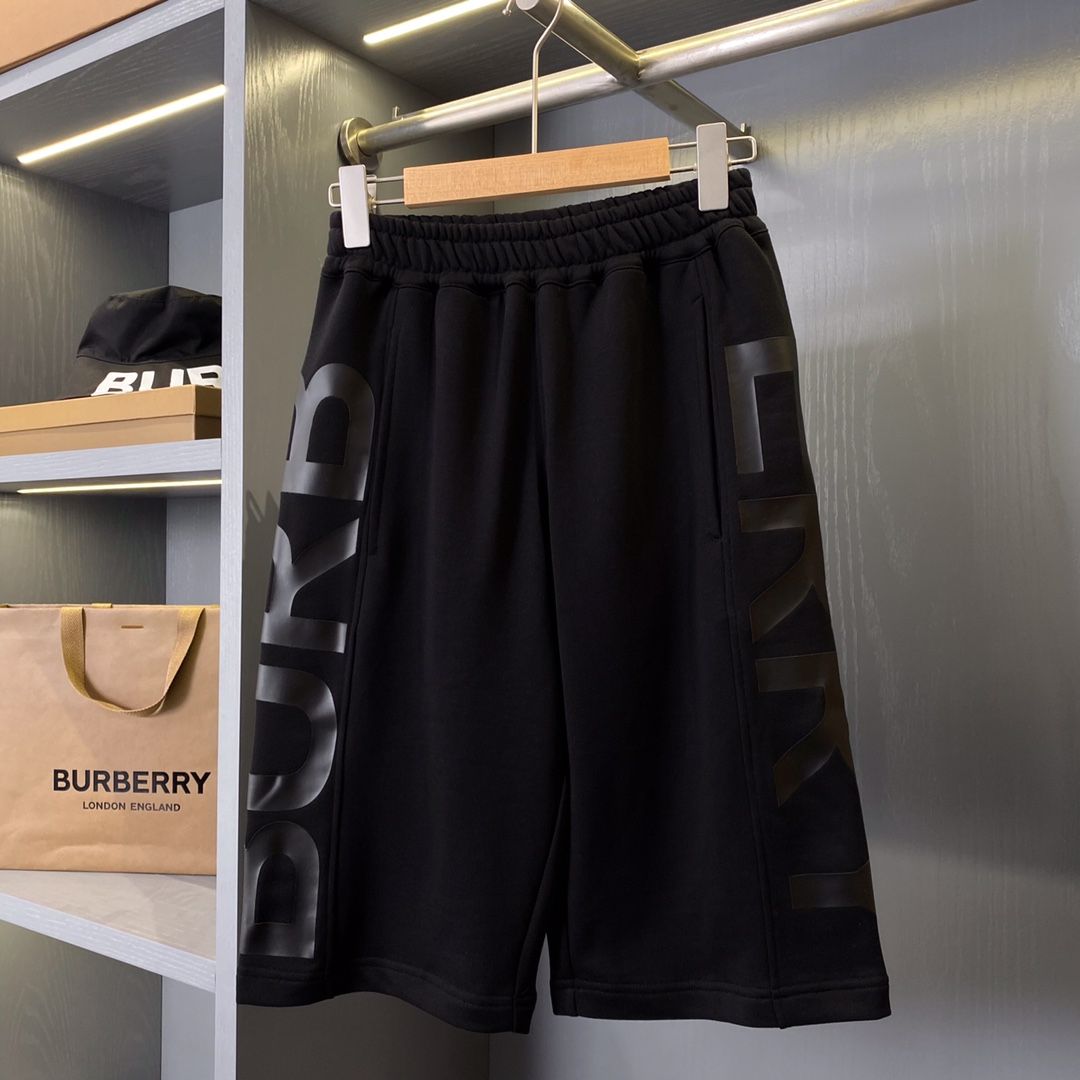 Burberry Huanxin Graffiti Printed Cotton Fleece Loose Shorts Men s Fashion Bottoms Shorts on Carousell