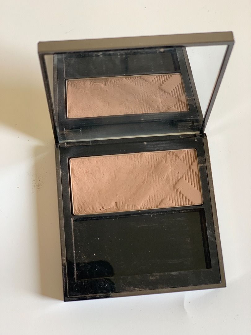 Burberry dark discount earthy blush 11