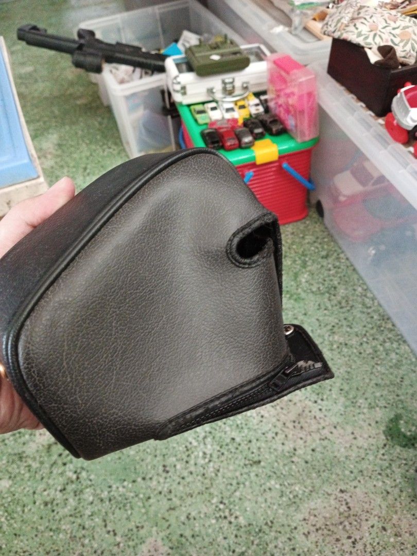 Canon camera case protector EH7LL (Category: Camera Bags & Carriers) located in Legazpi City. Submitted by kikosgarage (Listing ID 1226569607, Image 2). Description: Canon EOS.