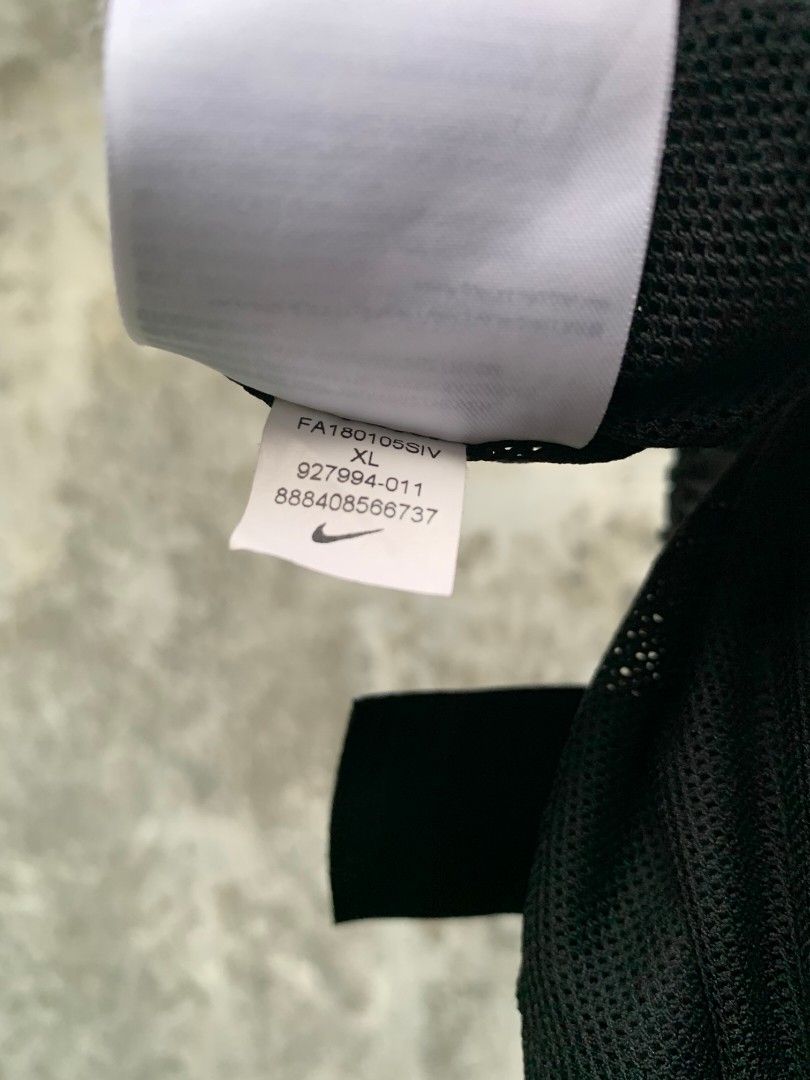 Celana pendek nike Fesyen Pria Pakaian Bawahan di Carousell