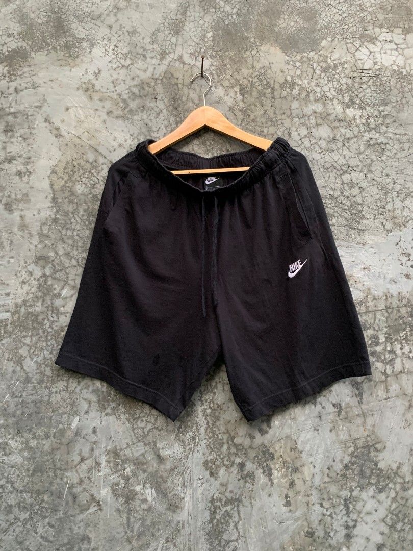 Celana pendek nike, Fesyen Pria, Pakaian Bawahan di Carousell