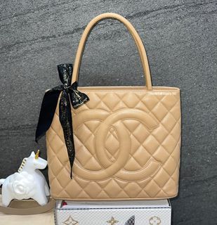 Affordable chanel tote medallion For Sale, Luxury