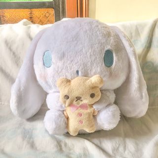 Cinnamoroll Wow Holding Bear