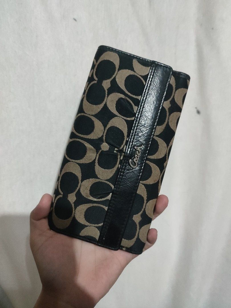 COACH WALLET (Category: Luxury Bags & Wallets) located in Caloocan City. Submitted by vastcat_cfe826 (Listing ID 1226602379, Image 2). Description: 💯 AUTHEntic no tag never been used ....