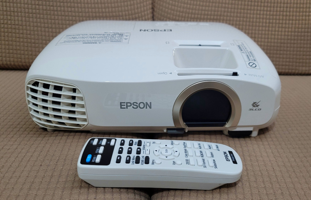 EPSON Projector EHTW5200 Cinema Projector FULL HD Projector, TV