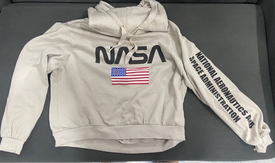 Nasa deals hoodie uniqlo