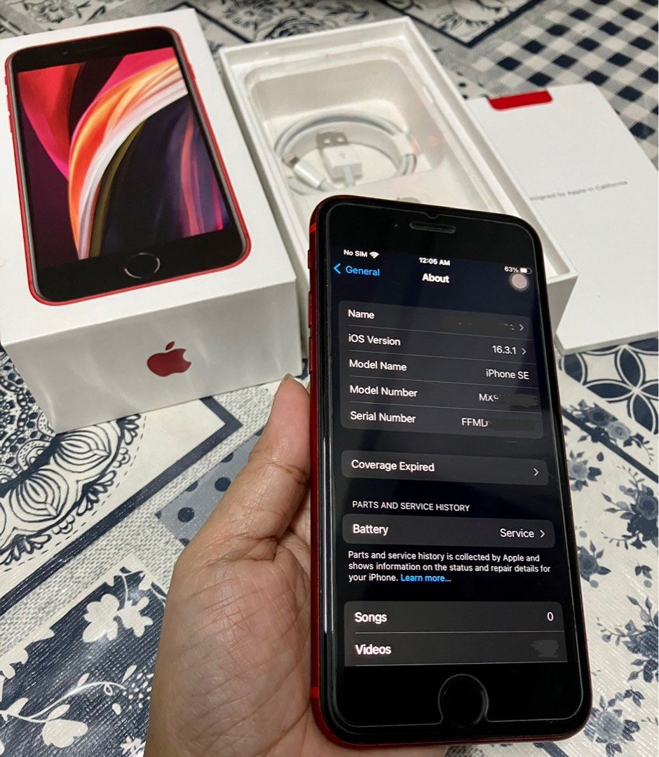 iPhone SE 2020 Red (Product) on Carousell