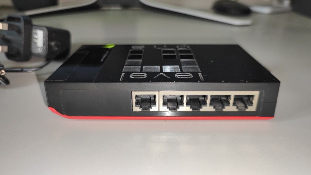 Level One FSW0511 5Port 10/100Mbps unmanaged switch, 電腦＆科技, 電腦周邊及配件