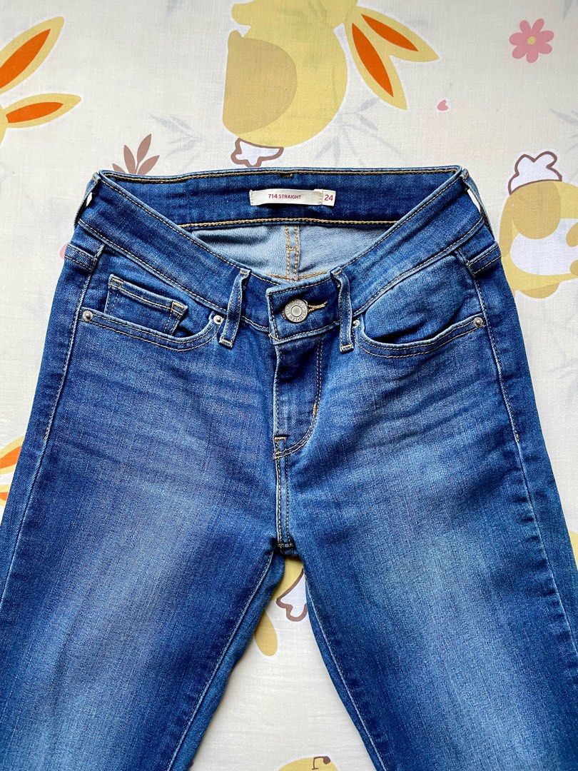 Levi's straight cut jeans, Women's Fashion, Bottoms, Jeans & Leggings