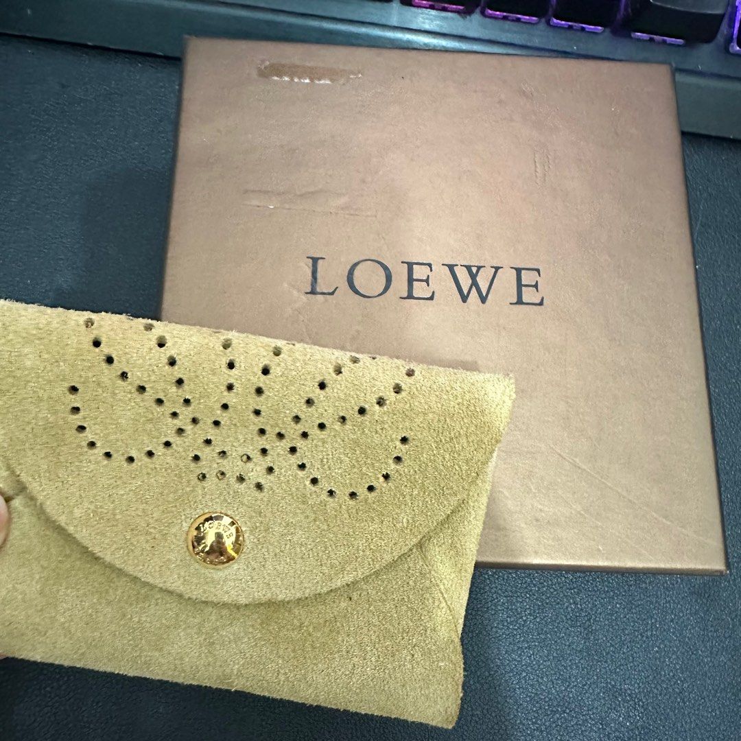 Loewe vintage card holder, 名牌, 手袋及銀包- Carousell