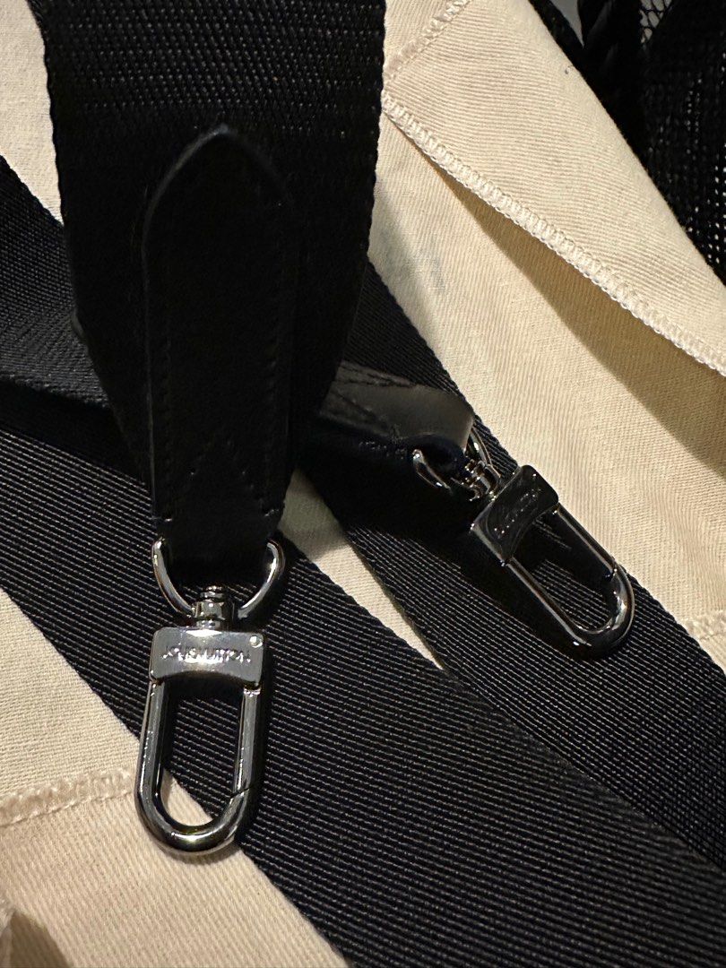 Alpha wearable wallet cloth bag Louis Vuitton Black in Cloth - 25167791