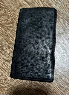 LOUIS VUITTON LV MULTI CARD HOLDER TRUNK BLACK M80556 ( 13cm x 8cm x 0.5cm  ), Men's Fashion, Watches & Accessories, Wallets & Card Holders on Carousell