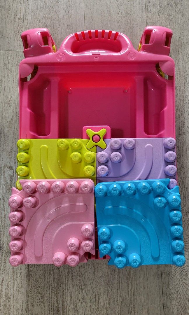 Mega Bloks (300pcs) + table, Hobbies & Toys, Toys & Games on Carousell