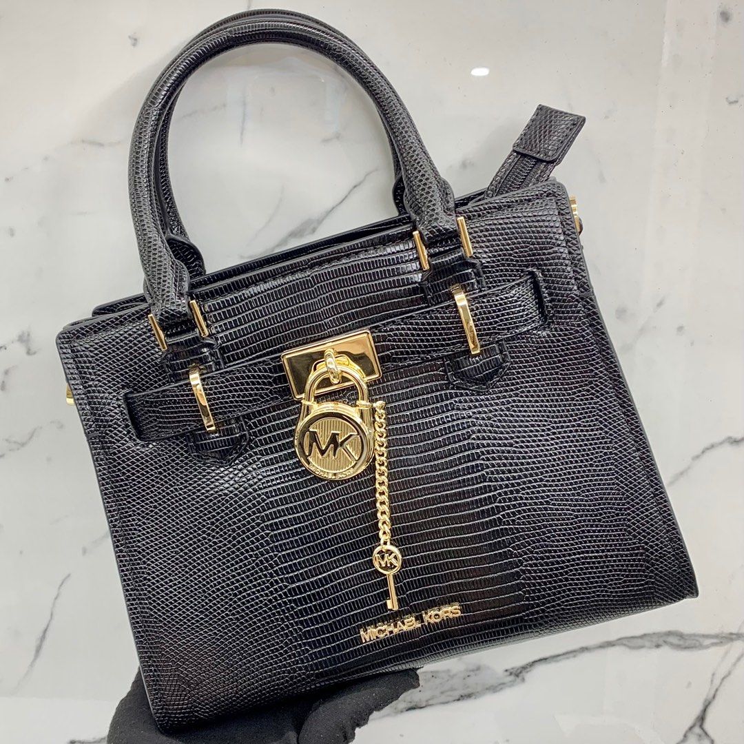 Michael kors black purse with lock deals