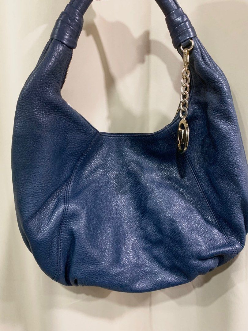 Michael Kors Pebbled Leather Hobo bag (Category: Luxury Bags & Wallets) located in San Pablo. Submitted by mixedshop (Listing ID 1226597013, Image 1). Description: comes with the original paper bag.
