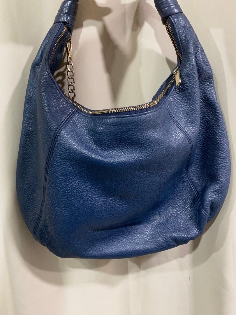 Michael Kors Pebbled Leather Hobo bag (Category: Luxury Bags & Wallets) located in San Pablo. Submitted by mixedshop (Listing ID 1226597013, Image 2). Description: comes with the original paper bag.