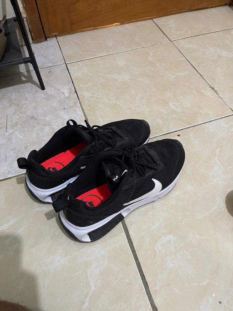 Nike Air Mosaic 75 Shoes, Fesyen Pria, Sepatu , Sneakers di Carousell