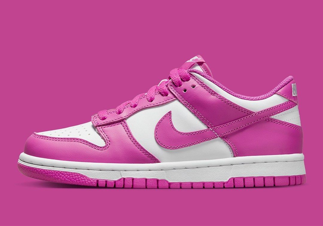Fuchsia top sneakers nike