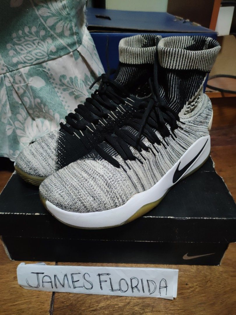 Nike Hyperdunk (Category: Sneakers) located in Lapu-Lapu City. Submitted by jamesflorida0007 (Listing ID 1226527848, Image 2). Description: Nike Hyperdunk Flyknit 2016 'Oreo' Size 10 In excellent condition with sign of usage. Minor heeldrag and yellowing of sole 💯 PLAYABLE Rare pair No sole separation Sobrang kapit at ingay sa court Original/Authentic 💯 Check detailed pic to appreciate the shoes For 2,850 only firm ❗(Free shipping door to door)
