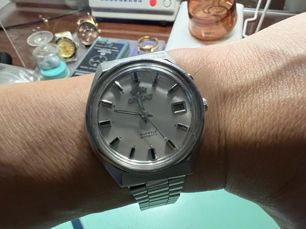 Orient Automatic Watch (Category: Watches) located in Singapore. Submitted by flyingwings (Listing ID 1226505921, Image 2). Description: ▪︎Preloved Automatic Watch ▪︎Nice movement ▪︎Japan Made ▪︎Acrylic Glass ▪︎21 Jewel ▪︎Diameter 38 mm ▪︎Caliber 46740 ▪︎Date feature ▪︎Top button adjust date ▪︎Vibration per hour: 21600bph ▪︎Scratches on case, bracelet & dial ▪︎Mvmt and casing are cleaned ▪︎Full servicing completed includes ¤Checking of parts auth