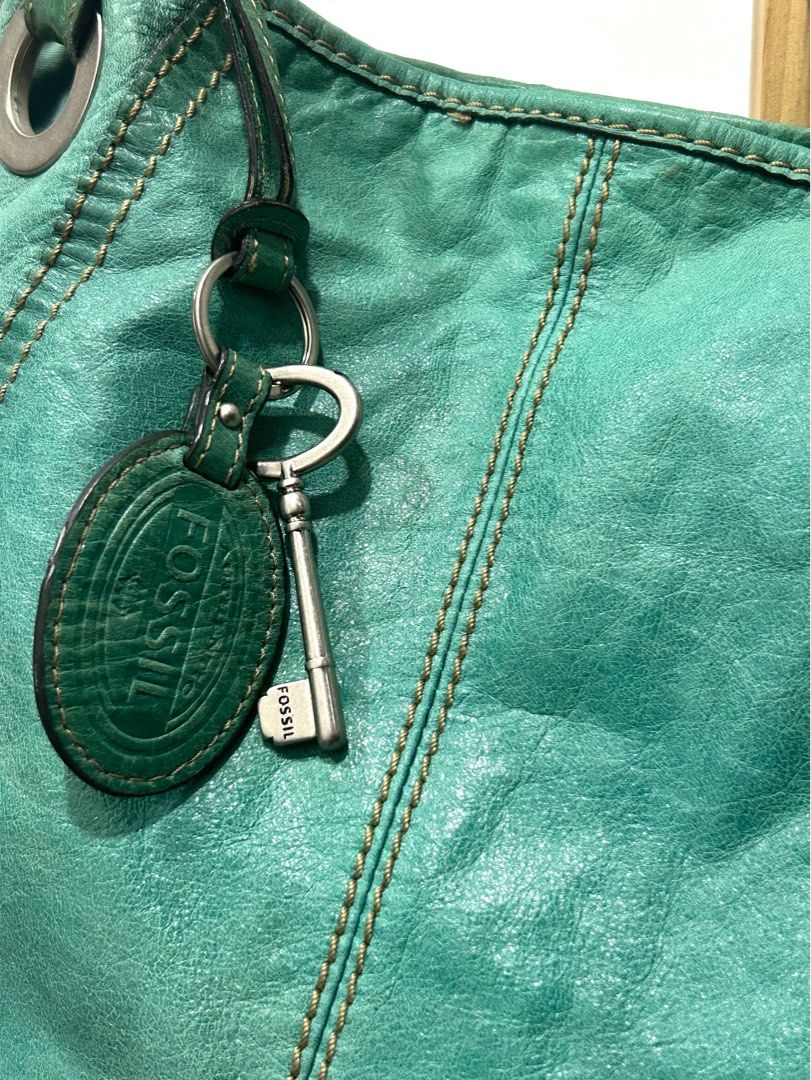 Original Fossil Leather Hathaway Tote, Luxury, Bags & Wallets on Carousell