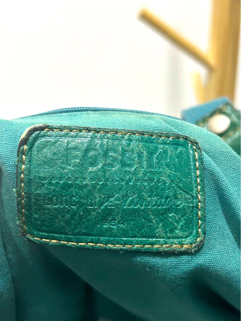 Original Fossil Leather Hathaway Tote, Luxury, Bags & Wallets on Carousell