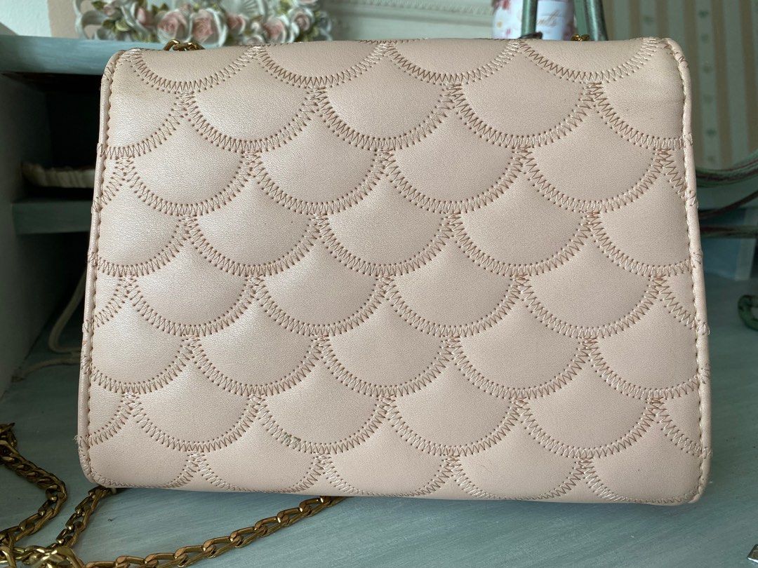 Pink Scallop Voir Sling Bag