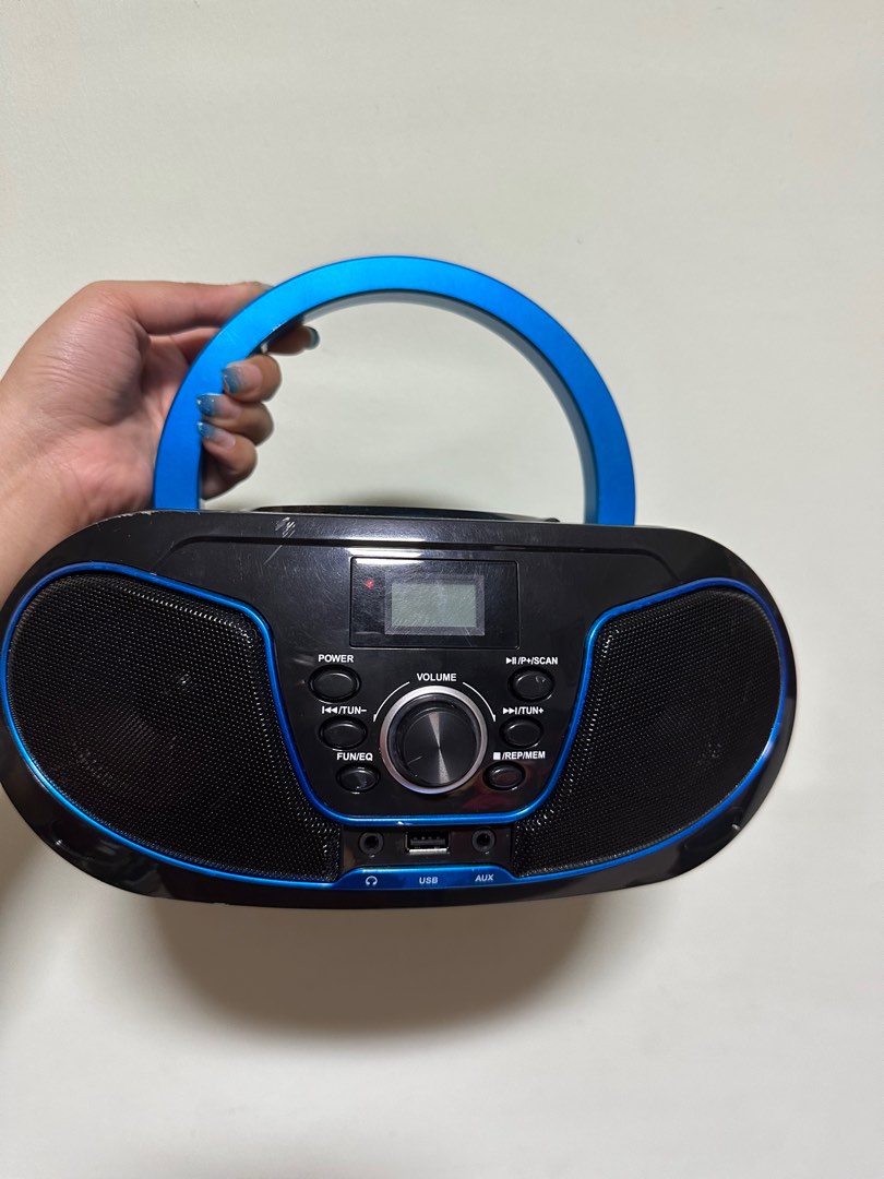 PORTABLE CD PLAYER BOOMBOX WITH FM RADIO, BLUETOOTH MP3 PLAYER WITH AUX
