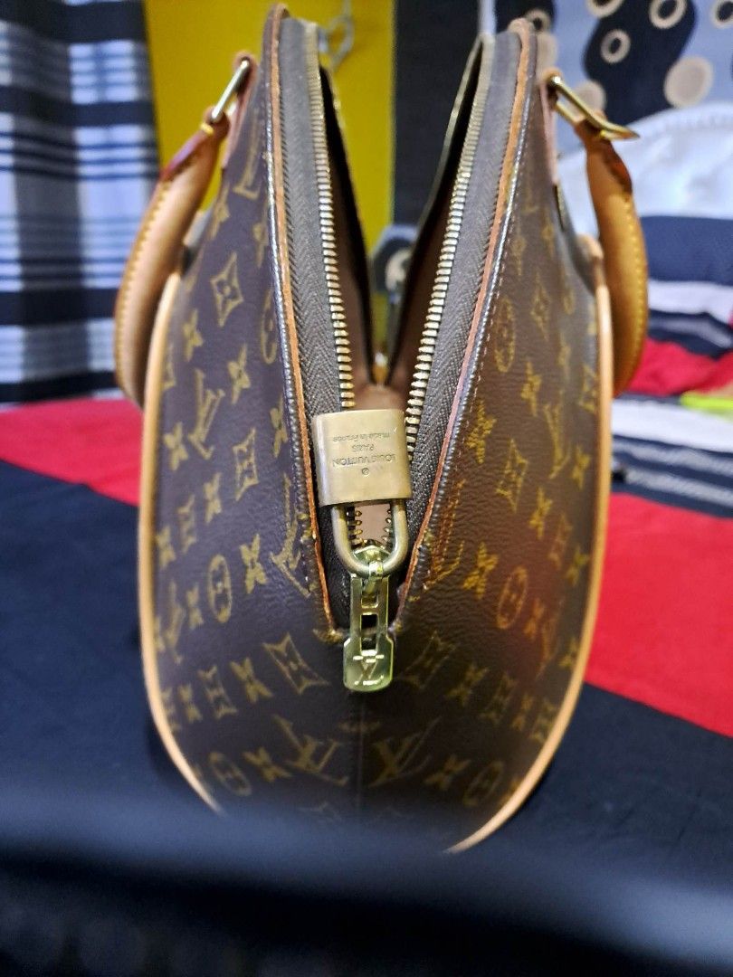 Preloved (Category: Luxury Bags & Wallets) located in Manila. Submitted by cheng23 (Listing ID 1226525289, Image 3). Description: LV ELLIPSE MONOGRAM MM JAPAN SOURCE NO DUST BAG INCLUSION but can provide generic dust bag Open for Meet ups.