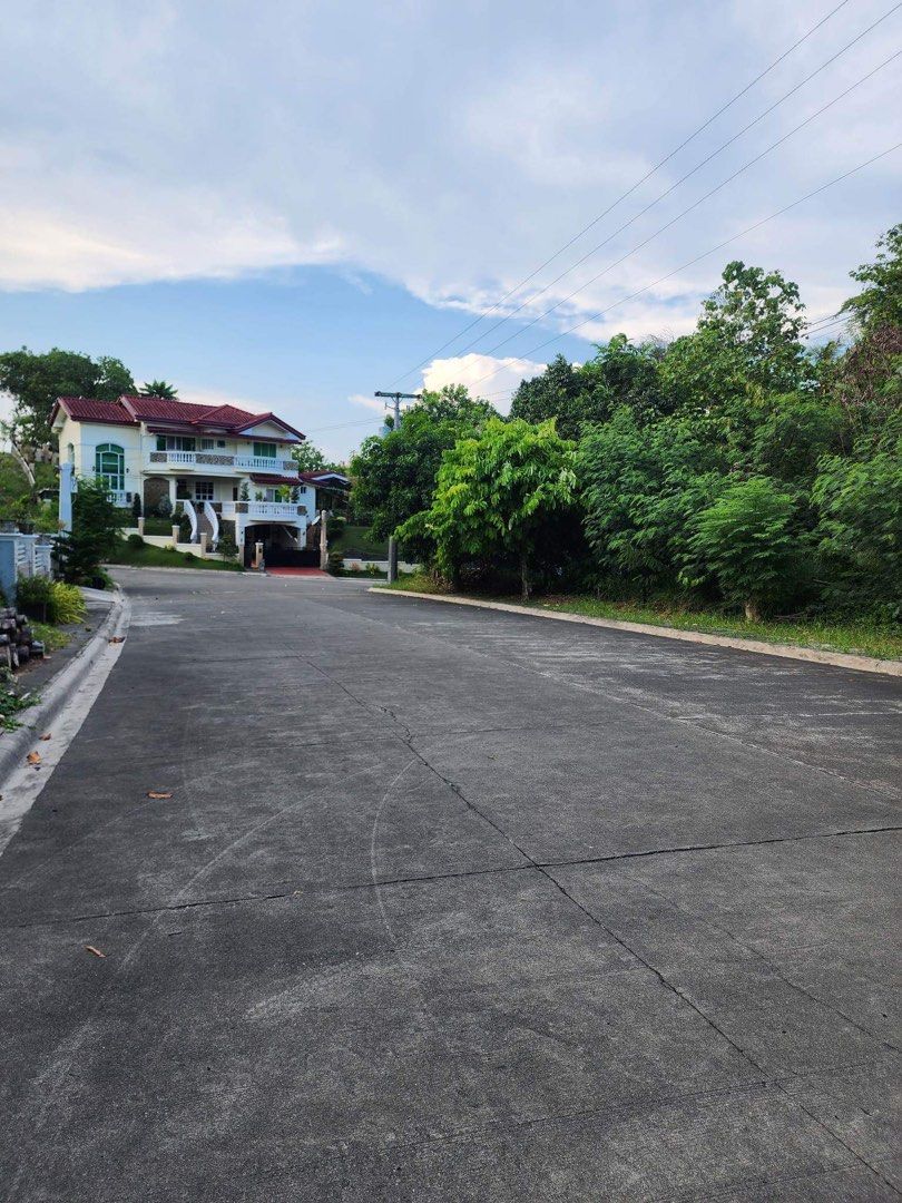 Premium lot with a view in high end village in Davao City Las
