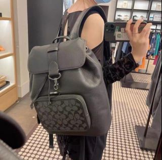 (Category: ) located in . Submitted by factoryoutletbag (Listing ID 1226661948, Image 1). Description: .