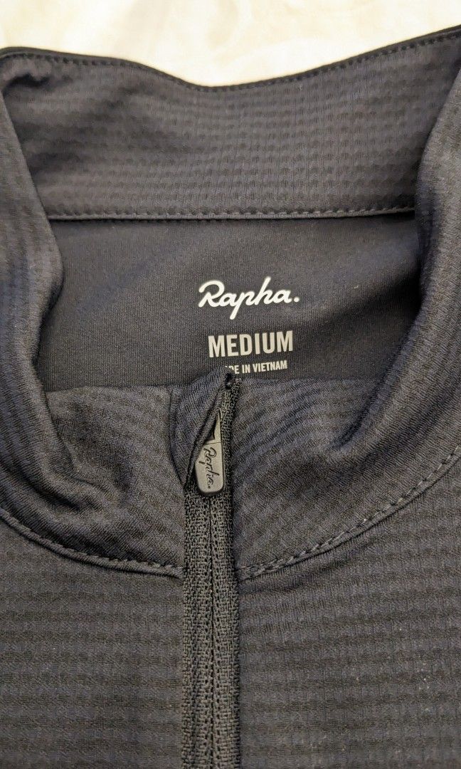 Rapha Core Lightweight (Category: Activewear) located in Cyberjaya. Submitted by freeturtle.0ce625 (Listing ID 1226661693, Image 2). Description: Rapha core lightweight Size M used for only 1x almost new. Black well kept self pick up / putrajaya/cyberjaya/bangi.