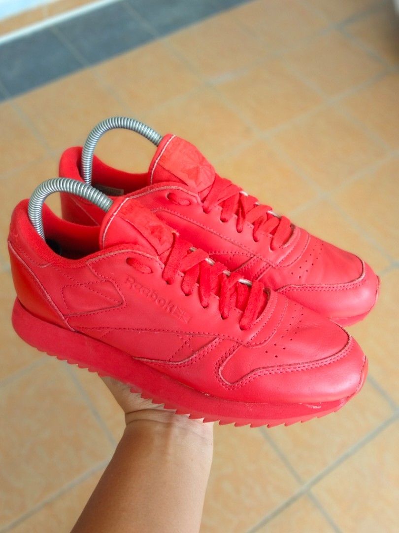 Triple red sneakers outlet