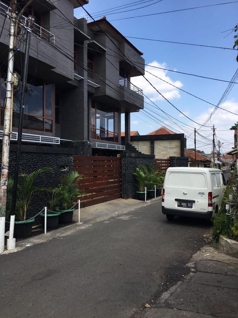 Rumah mewah di Jakarta Selatan, Perabotan Rumah di Carousell