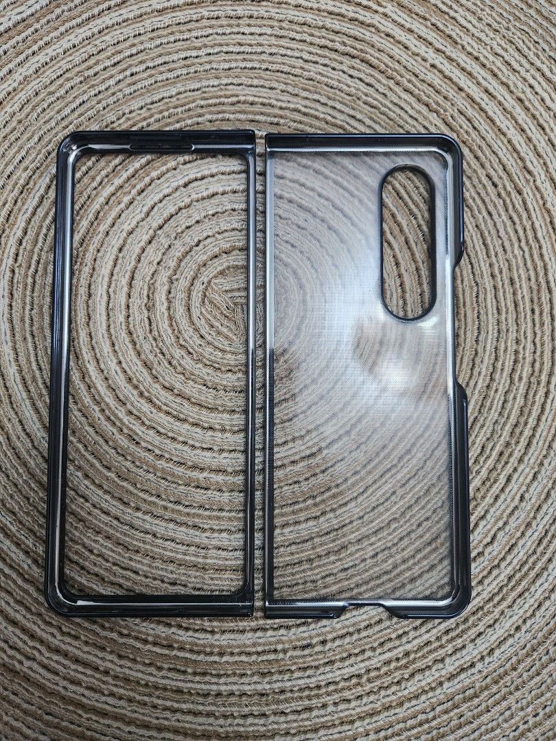 Samsung Z Fold 4 transparent case (Category: Cases & Sleeves) located in Quezon City. Submitted by mrstan777 (Listing ID 1226508738, Image 2). Description: used only for 2 days then kept in a box.
