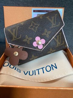 (Category: ) located in . Submitted by fawa.wardrobe (Listing ID 1226537792, Image 1). Description: .