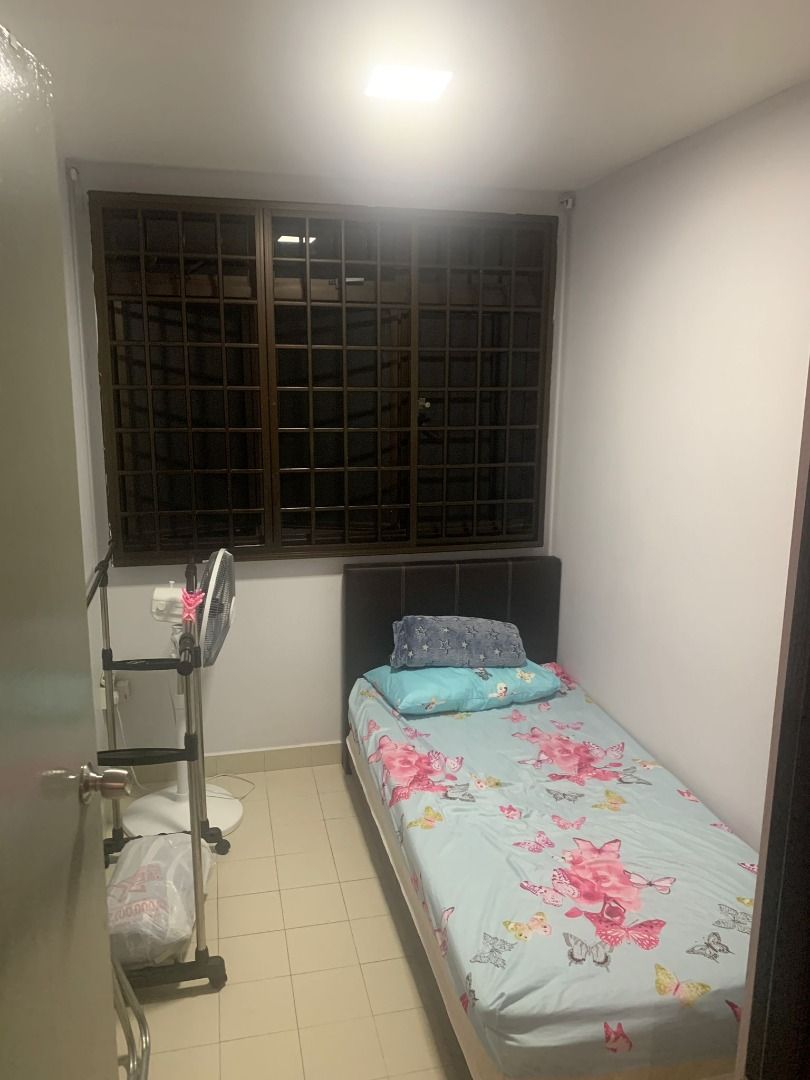 Simple and Convenient Room Rental in Bukit Merah HDB Estate, Property ...