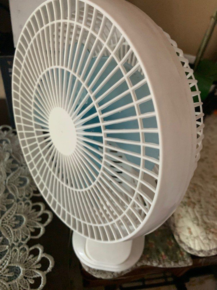 SMALL WHITE AUTO ROTATE CLIP ON DESK FAN, Furniture & Home Living, Lighting & Fans, Fans on