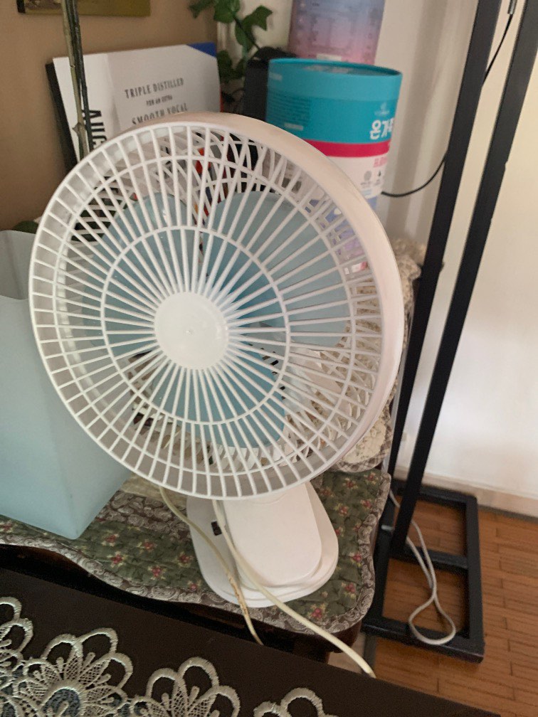 SMALL WHITE AUTO ROTATE CLIP ON DESK FAN, Furniture & Home Living, Lighting & Fans, Fans on
