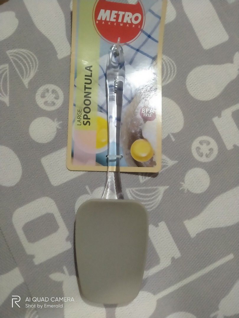 Spatula Brandnew (Category: Bakeware) located in Quezon City. Submitted by emeraldgy (Listing ID 1226644619, Image 1). Description: Brandnew Spoon Spatula Large size Selling for only Php200. Original price Php229. MOP thru GCash Shipping Fee shoulder by buyer. Delivery thru Lalamove Grab.