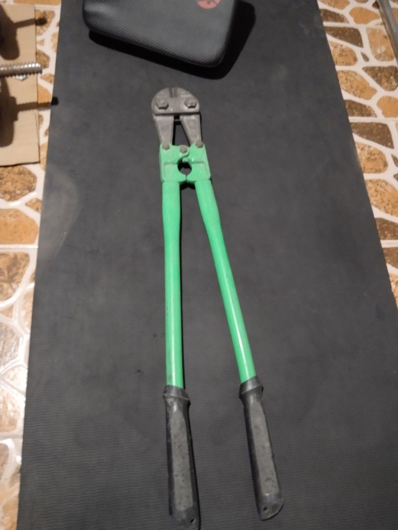 TOPTUL BOLTCUTTER 30" (Category: Construction Tools & Equipment) located in Quezon City. Submitted by olraccam (Listing ID 1226525708, Image 1). Description: TOPTUL BOLTCUTTER 30" twice lang nagamit.