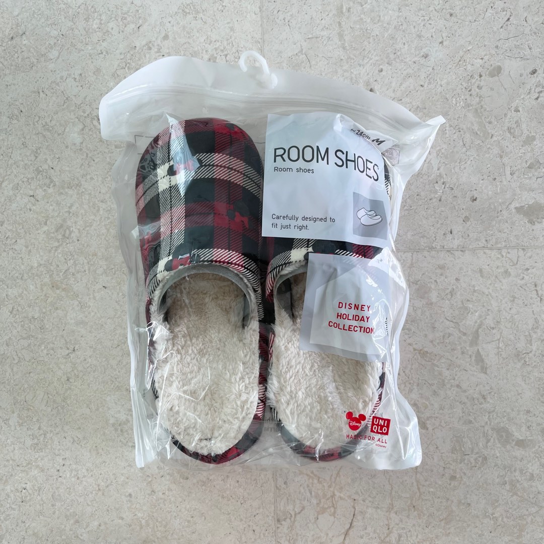 Uniqlo Bedroom Slippers Disney Holiday Collection Size M 24cm