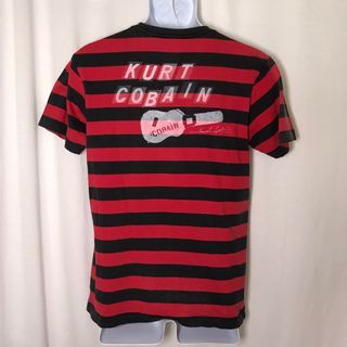 Uniqlo Kurt Cobain”Nirvana主唱” 紅黑搖滾風格踢恤 tshirt